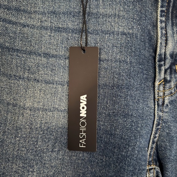 Fashion Nova Women’s 13 High Waist Blue Jeans NWT Inseam 33” - Picture 3 of 5